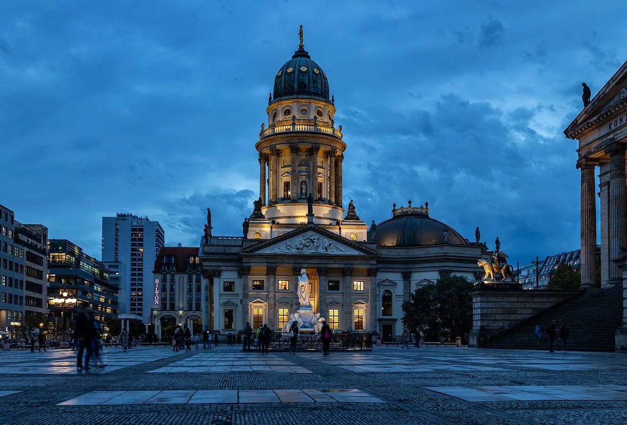 El Gendarmenmarkt en la hora azul