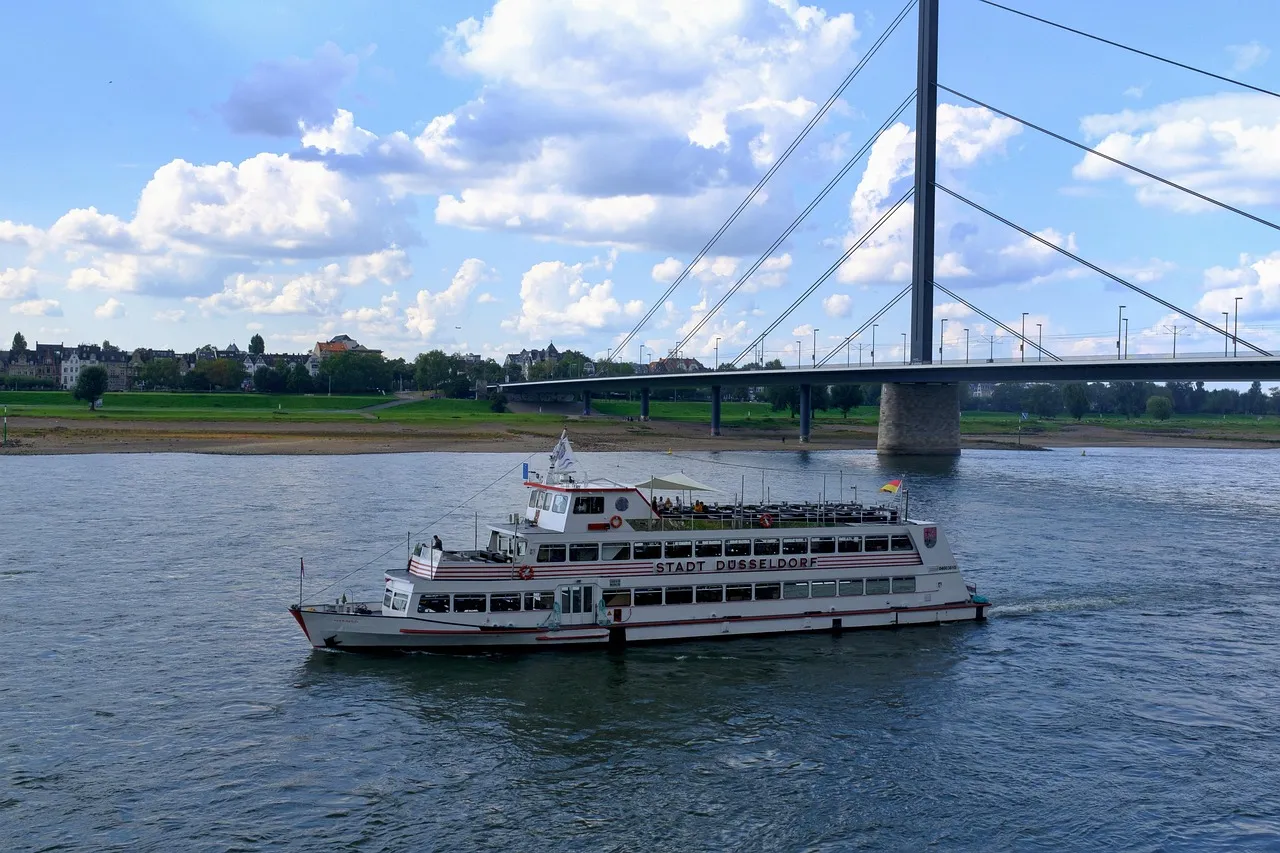 A passenger boat on the Rhine in Düsseldorf
