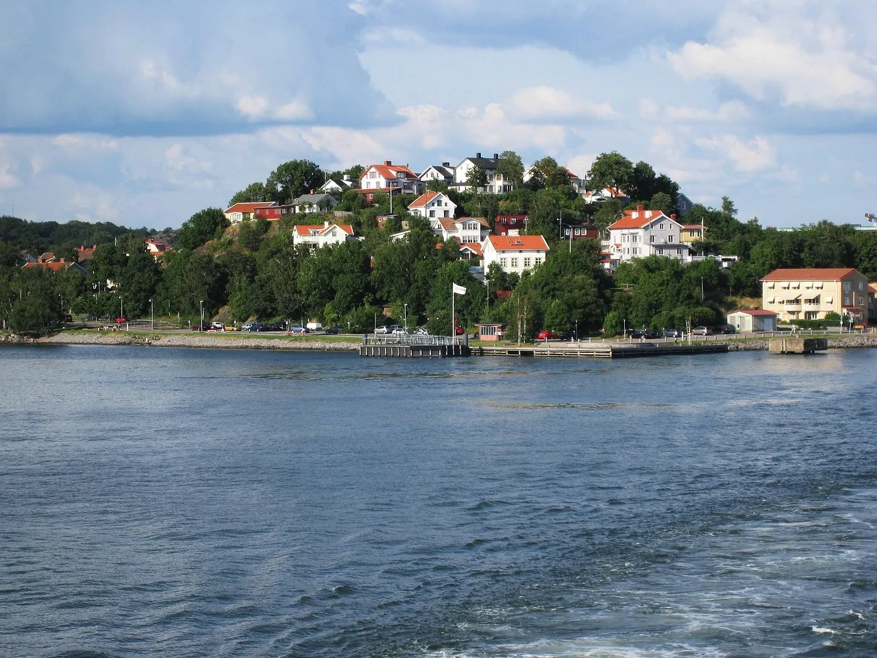Holzhäuser im Schärengarten vor Göteborg