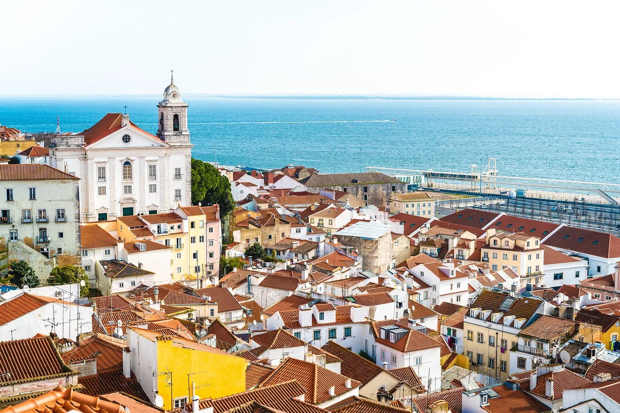 Alfama y el río desde un mirador