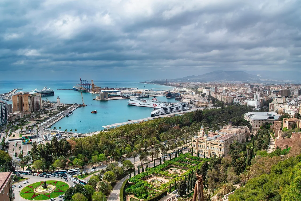 Der Hafen und die Stadt vom Gibralfaro aus