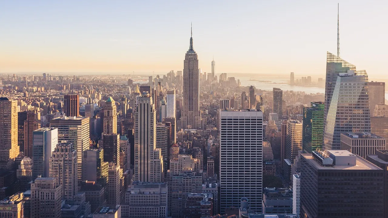 El Empire State Building sobre Midtown Manhattan