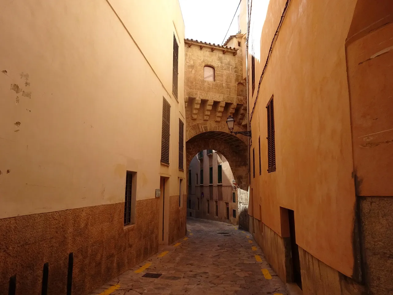 Un callejón del casco antiguo de Palma