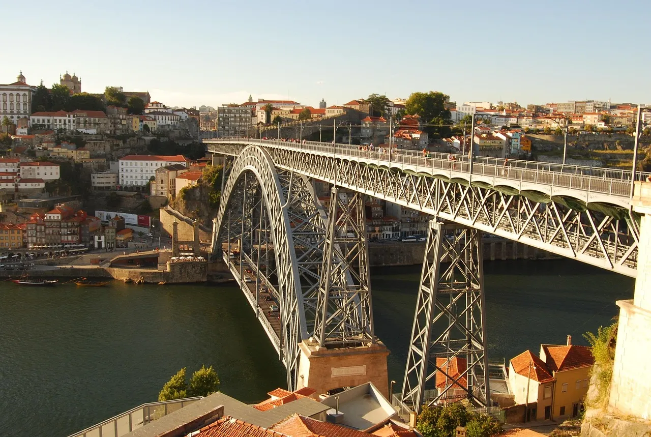 Die Ponte Dom Luís I über den Douro