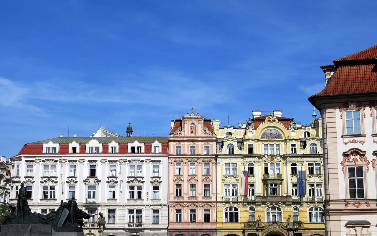 Façades de la place de la Vieille-Ville