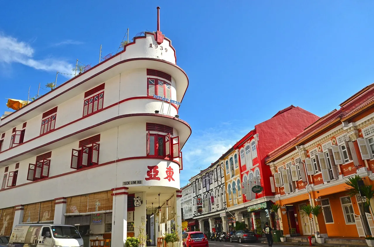 Shophouses (casas-tienda tradicionales) en una esquina de Singapur