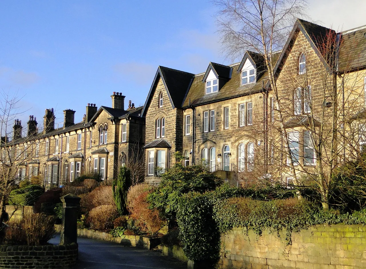 Una hilera de casas de piedra en Inglaterra