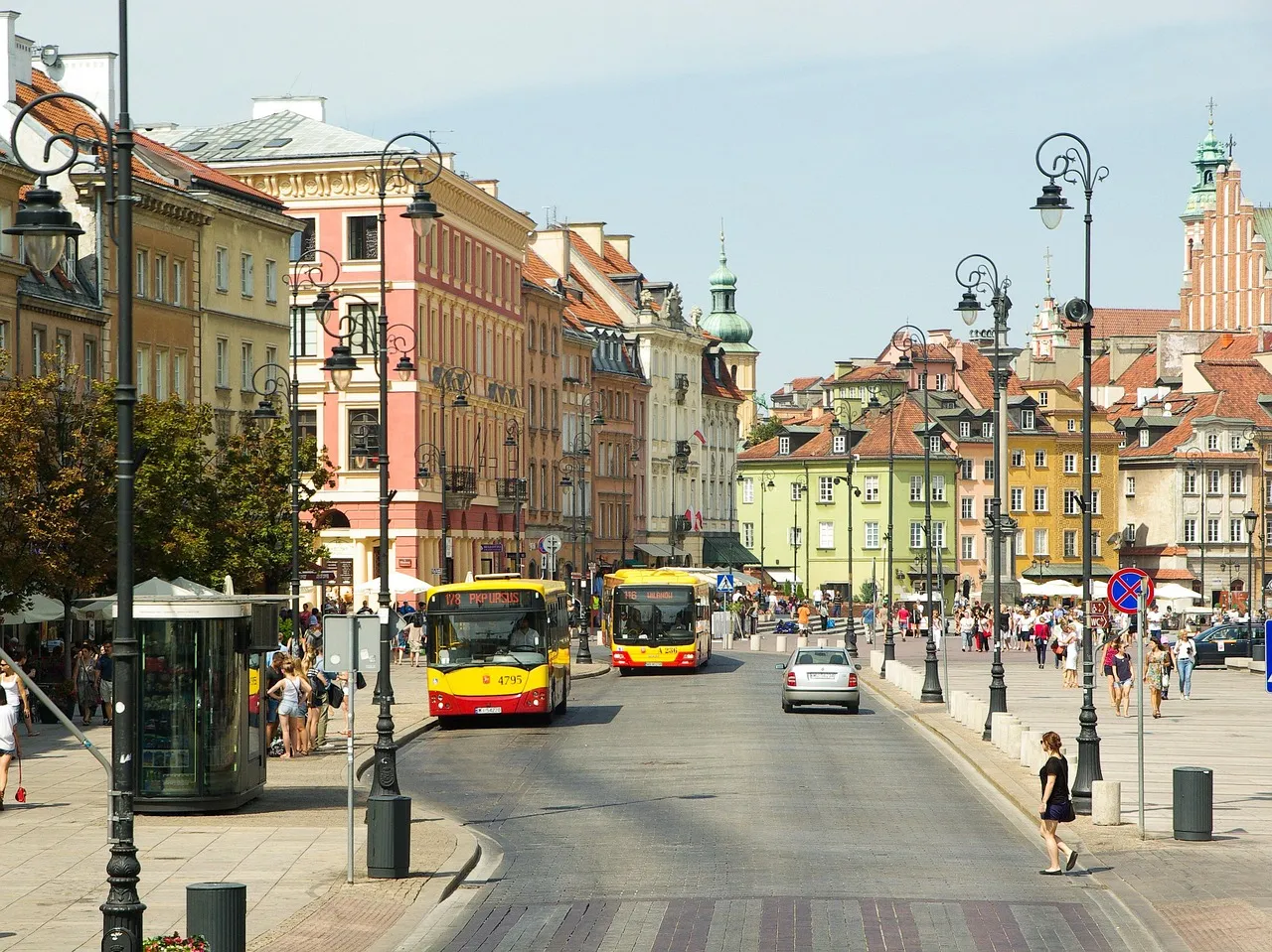 Krakowskie Przedmieście en dirección al casco antiguo