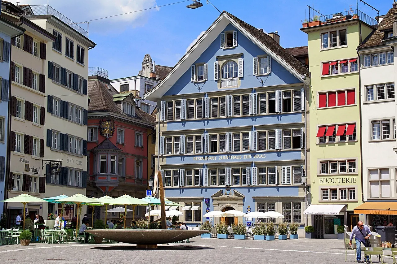 Façades peintes dans la vieille ville de Zurich